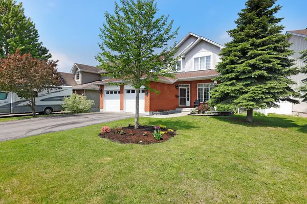 853 Scala AVE, Ottawa, ON K4A 4M6