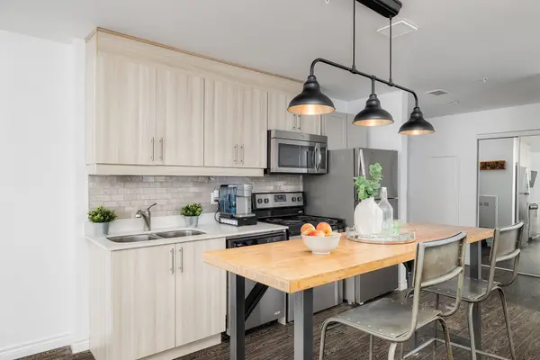 Waterloo, ON N2J 0E5,158 KING ST N #702