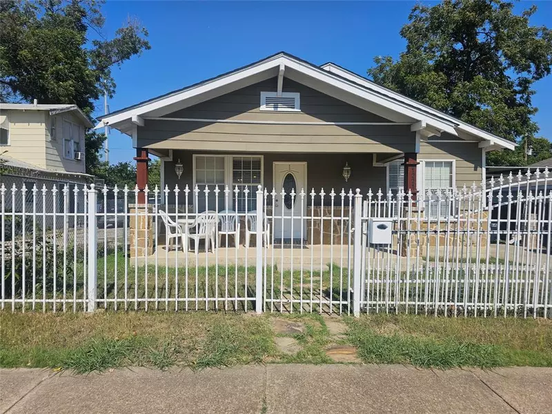 1221 E Hattie Street, Fort Worth, TX 76104