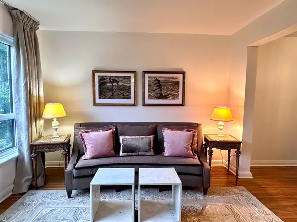 Toronto E04, ON M1K 2L5,6 Woodfern DR