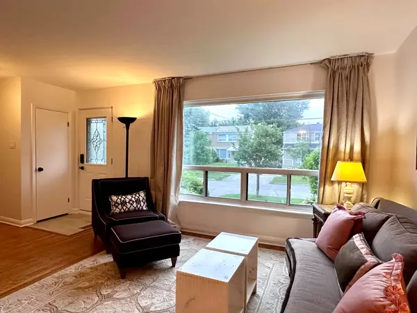 Toronto E04, ON M1K 2L5,6 Woodfern DR