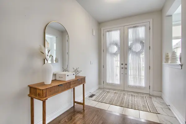 East Gwillimbury, ON L9N 0S1,10 Mondial CRES