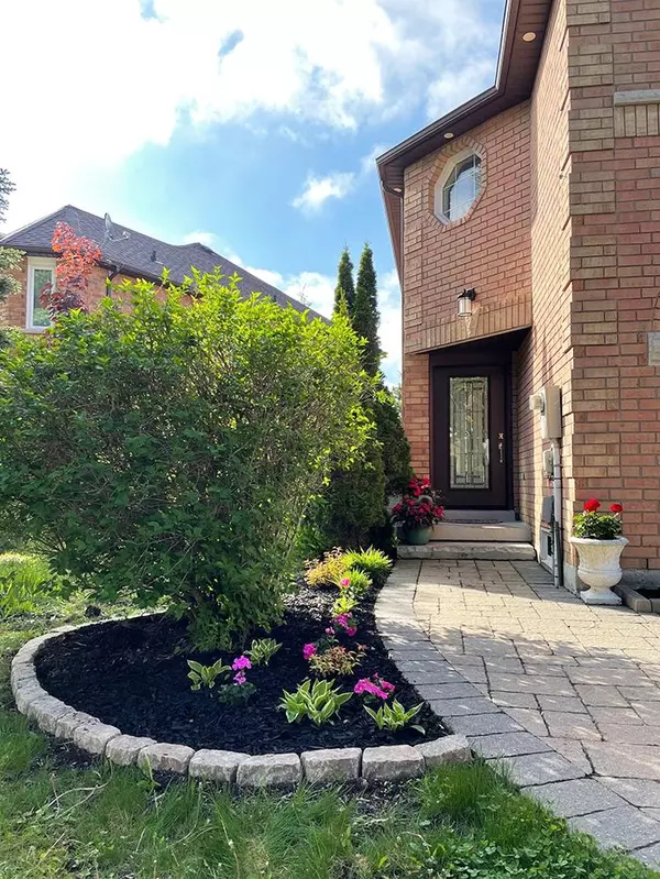 Richmond Hill, ON L4E 3T9,45 Mistleflower CT