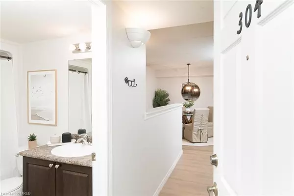 Milton, ON L9T 0B7,1487 MAPLE AVE #304