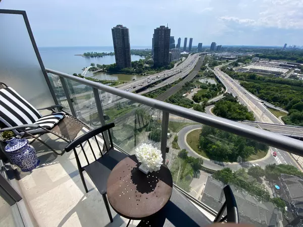 Toronto W01, ON M6S 5B5,105 The Queensway AVE #2609