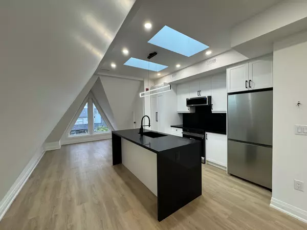 55 Innes AVE #Unit 4, Toronto W03, ON M6E 1N1