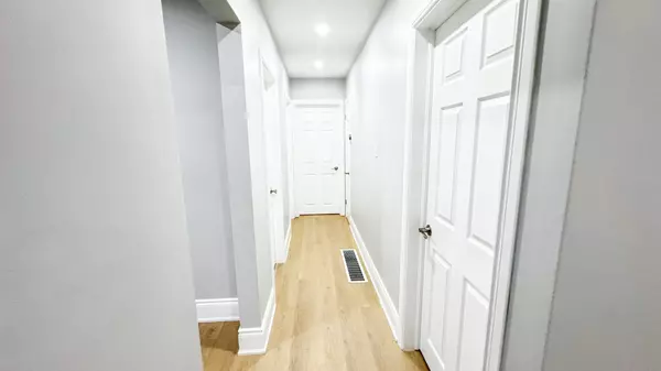 Hamilton, ON L8T 3W6,160 Brentwood DR