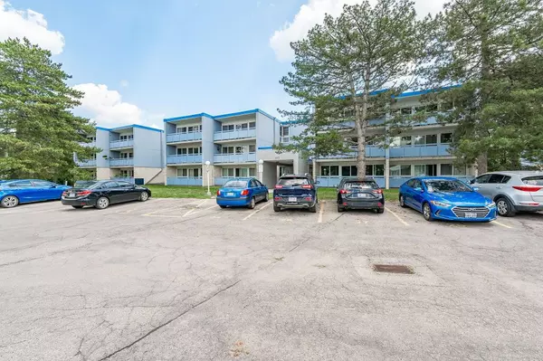 Guelph, ON N1G 2V5,105 Conroy CRES #309