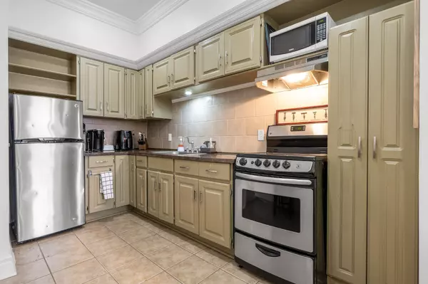 Hamilton, ON L8P 1J7,279 Main ST W