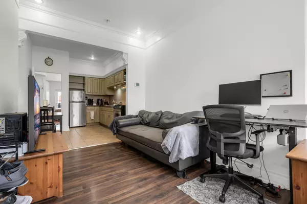 Hamilton, ON L8P 1J7,279 Main ST W