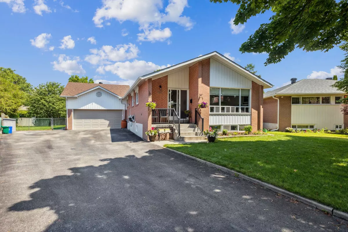 Pickering, ON L1W 1Y2,851 Zator AVE