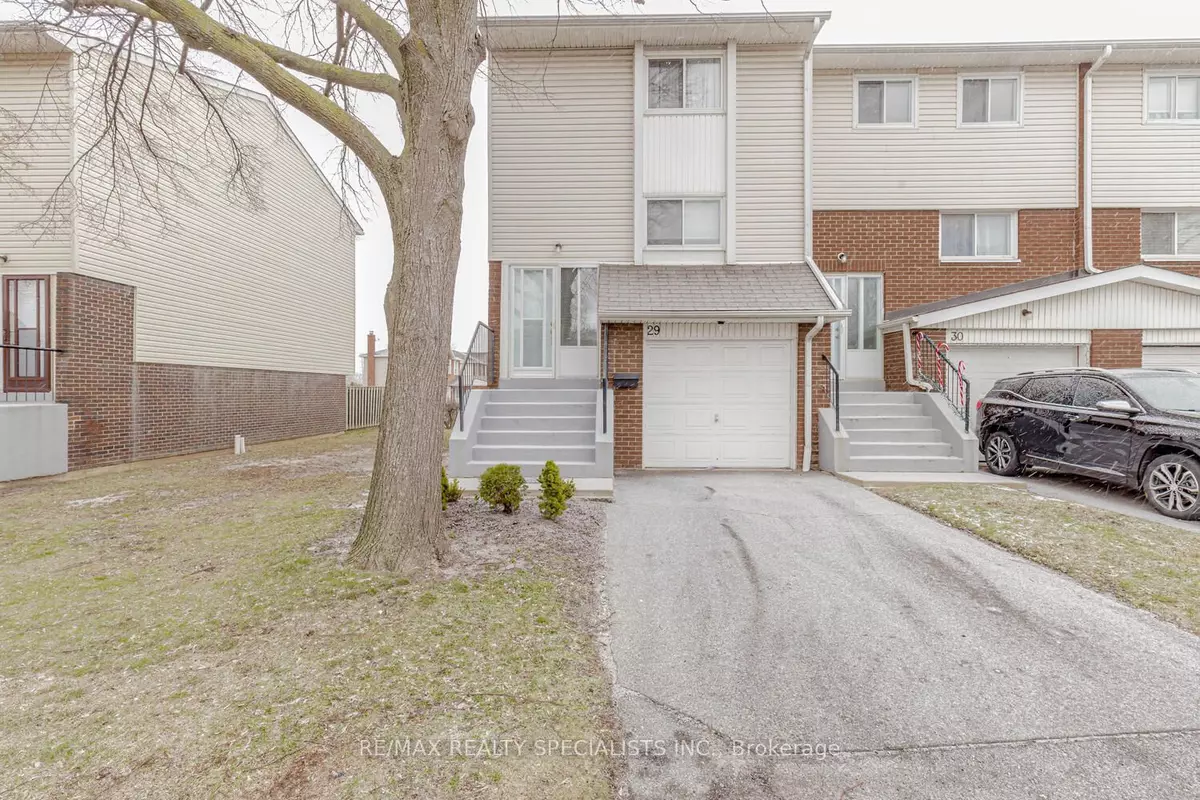 Brampton, ON L6T 3Z3,29 Sandringham CT