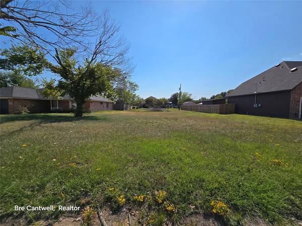 107 Meadow Heath Street, Gun Barrel City, TX 75156