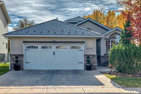 104 West Lakeview CIR, Chestermere, AB T1X 1H7