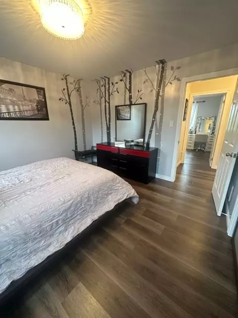 Oshawa, ON L1K 1N1,1436 Palmetto DR