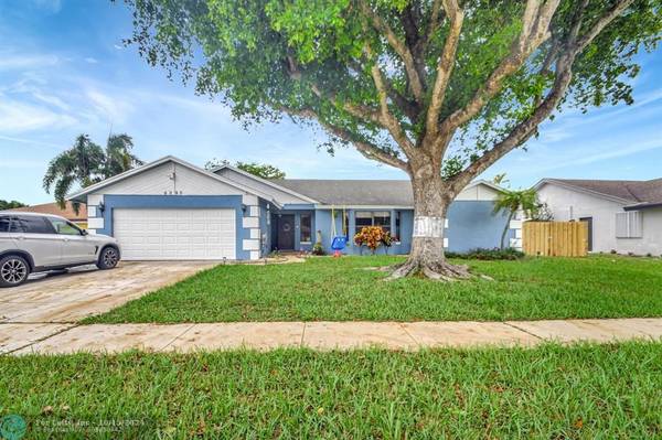 6090 Birch Tree Ter, Lake Worth, FL 33467