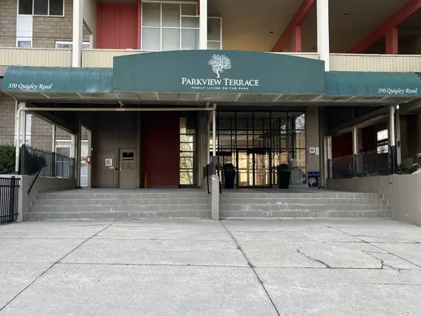 Hamilton, ON L8K 5N2,350 Quigley RD #427