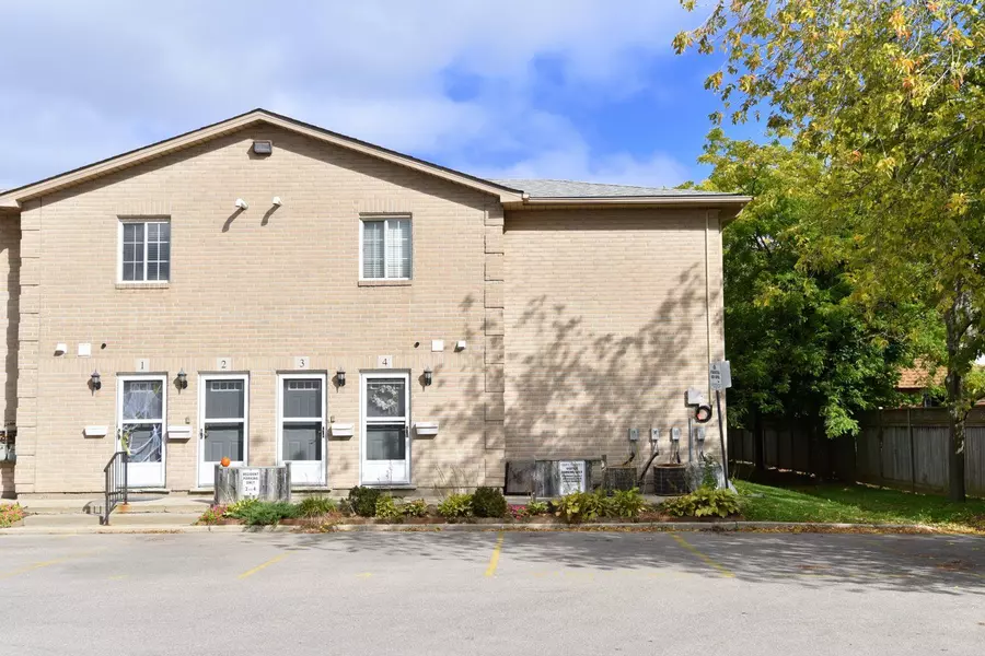 897 Stone Church RD E #4, Hamilton, ON L8W 1B2