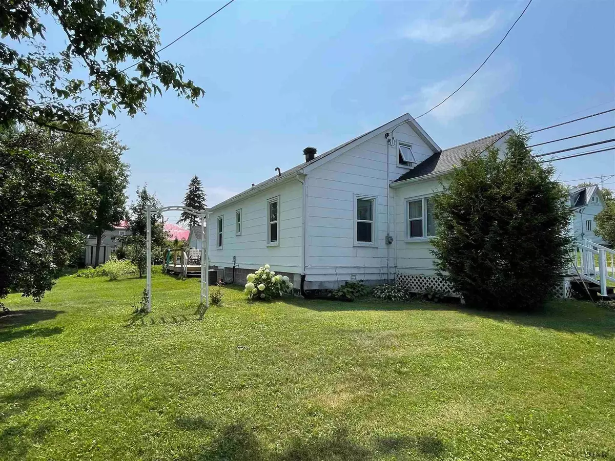 Temiskaming Shores, ON P0J 1K0,400 Marcella ST