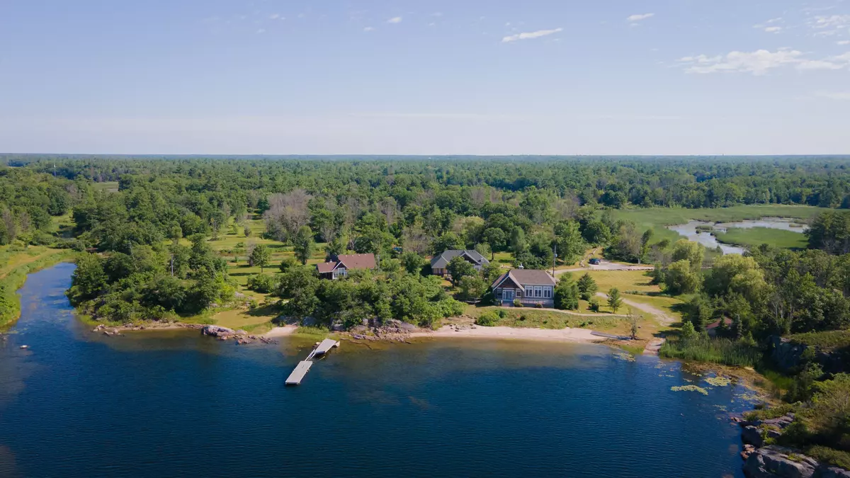 Georgian Bay, ON L0K 1S0,380 Macey Bay RD