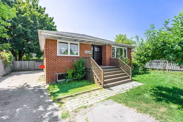 Peel, ON L5G 4K9,1362 Cawthra RD #Lower