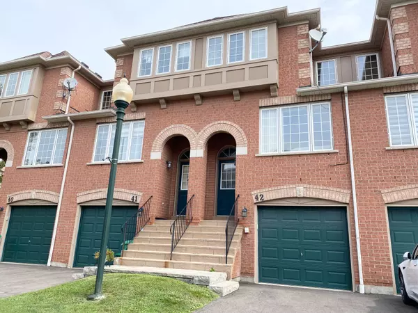 Peel, ON L5C 4S7,3020 Cedarglen Gate #42