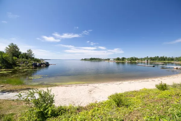 Georgian Bay, ON L0K 1S0,380 Macey Bay RD