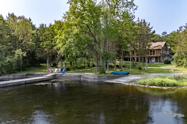 Prince Edward County, ON K8N 4Z7,99 SANDY COVE DR