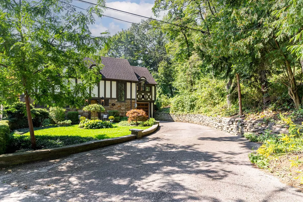 Toronto W02, ON M6S 1W9,103 Humberview RD