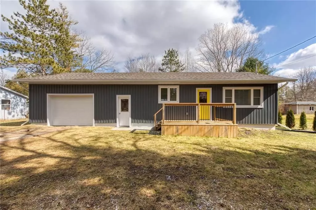 Norfolk, ON N4B 2E6,2472 Pinegrove RD