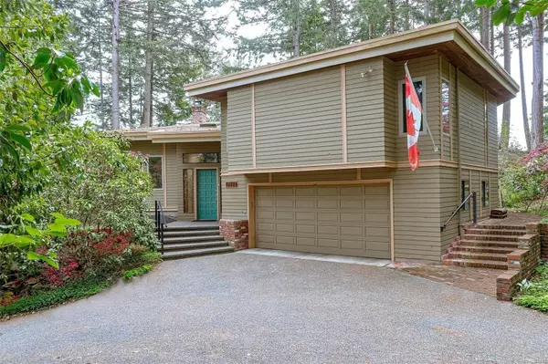 10880 Inwood Rd, North Saanich, BC V8L 5H9