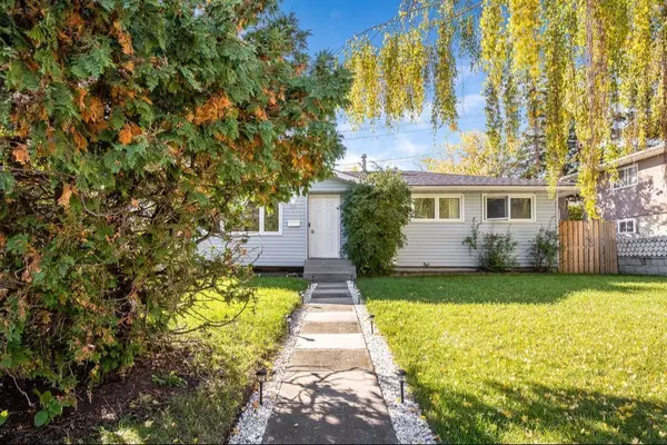 Calgary, AB T2V 3B9,52 Hazelwood CRES SW