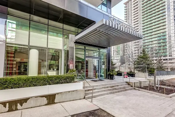 Toronto C10, ON M4P 1R2,30 Roehampton AVE #2910