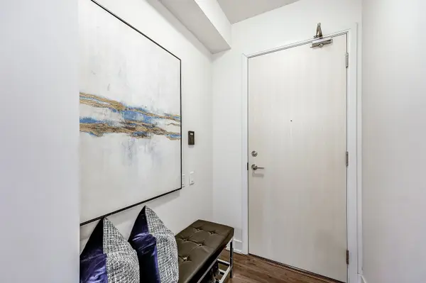 Toronto C10, ON M4P 1R2,30 Roehampton AVE #2910