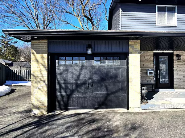 Simcoe, ON L4M 2Y9,84 Daphne CRES