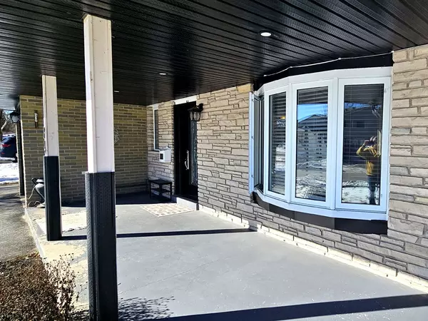 Simcoe, ON L4M 2Y9,84 Daphne CRES