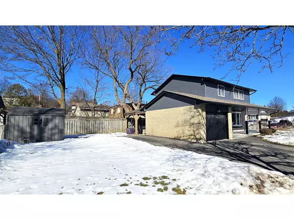 Simcoe, ON L4M 2Y9,84 Daphne CRES