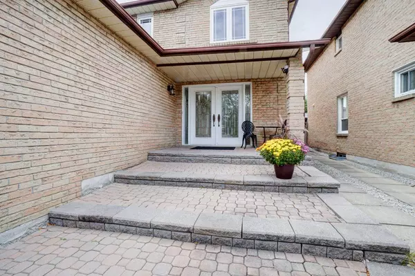 Mississauga, ON L5R 1M2,4620 Dunedin CRES