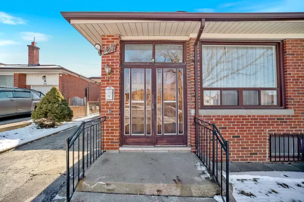 Toronto W05, ON M3M 1Z2,27 DEEVALE RD