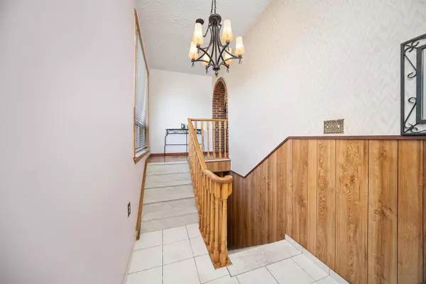 Toronto W05, ON M3M 1Z2,27 DEEVALE RD