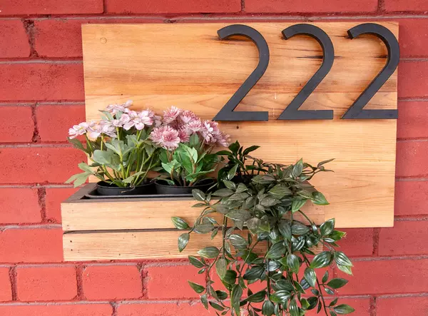 Toronto W02, ON M6P 3V4,222 Campbell AVE