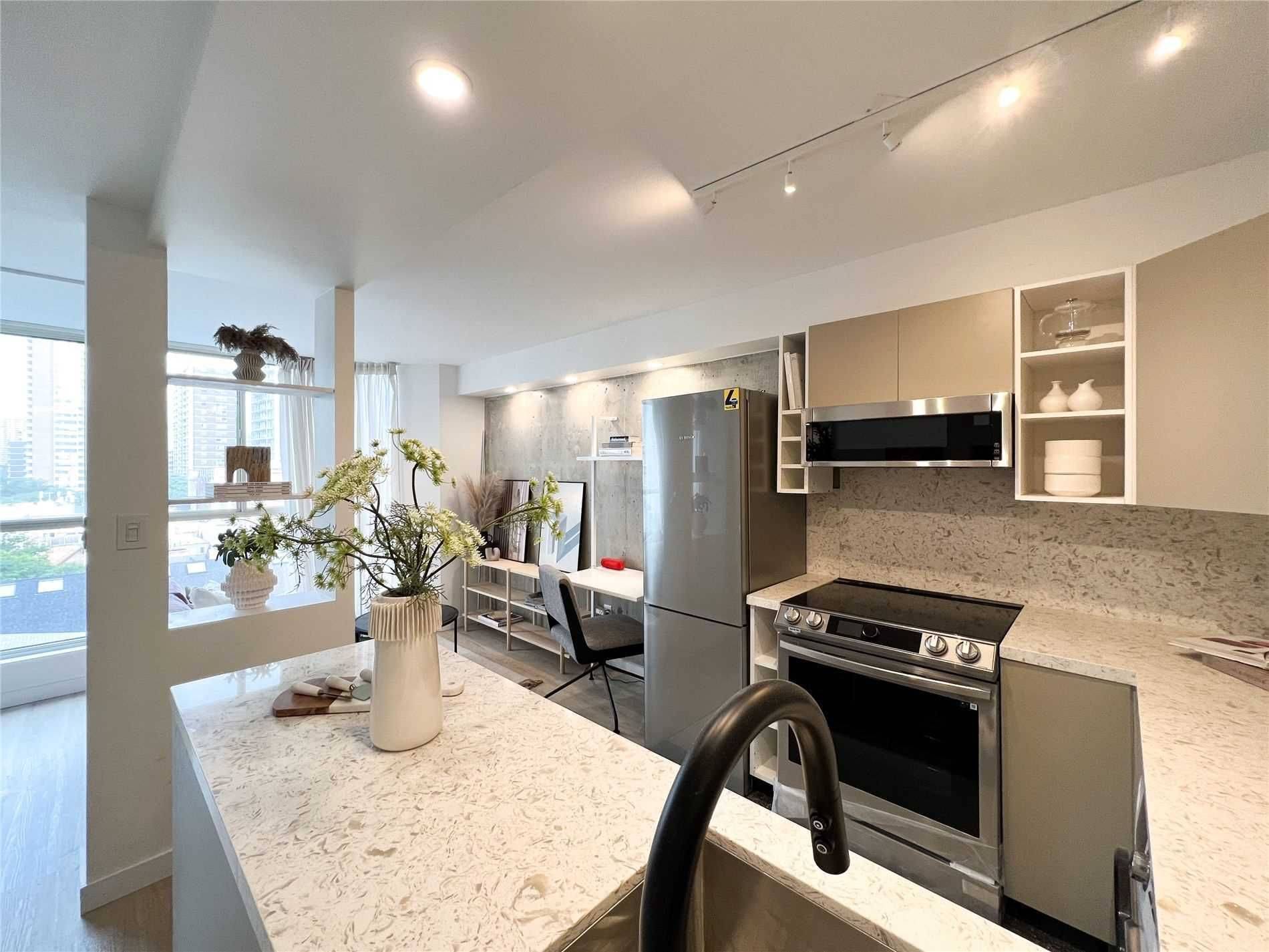 Toronto C01, ON M5S 3A3,1055 Bay ST #803