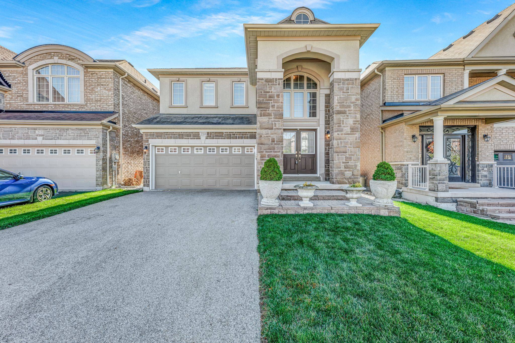 Newmarket, ON L3X 3L1,214 Aspenwood DR