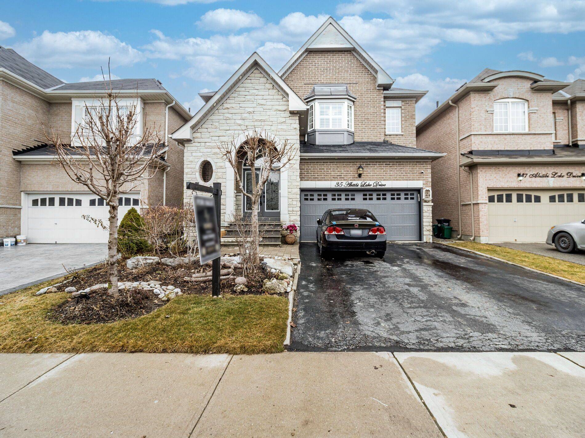 Brampton, ON L6R 0Y3,35 Abitibi Lake DR