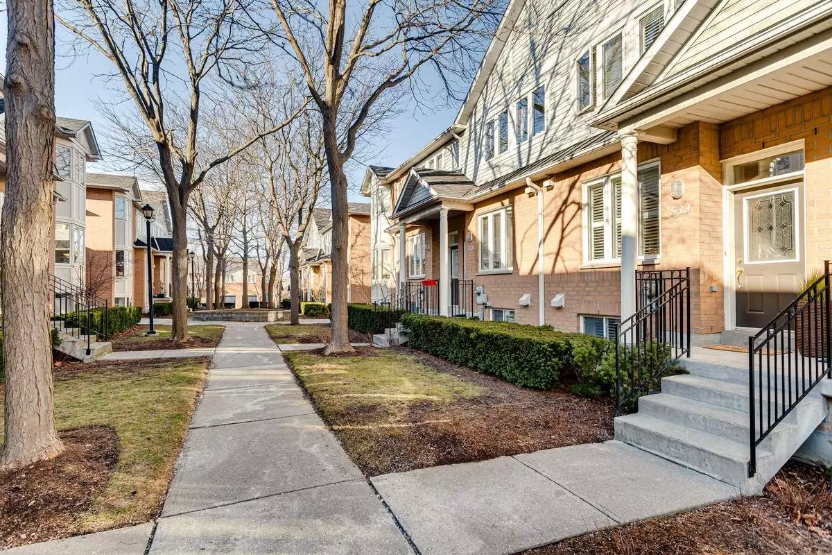 Toronto E04, ON M1P 5B6,83 Mondeo DR W #533