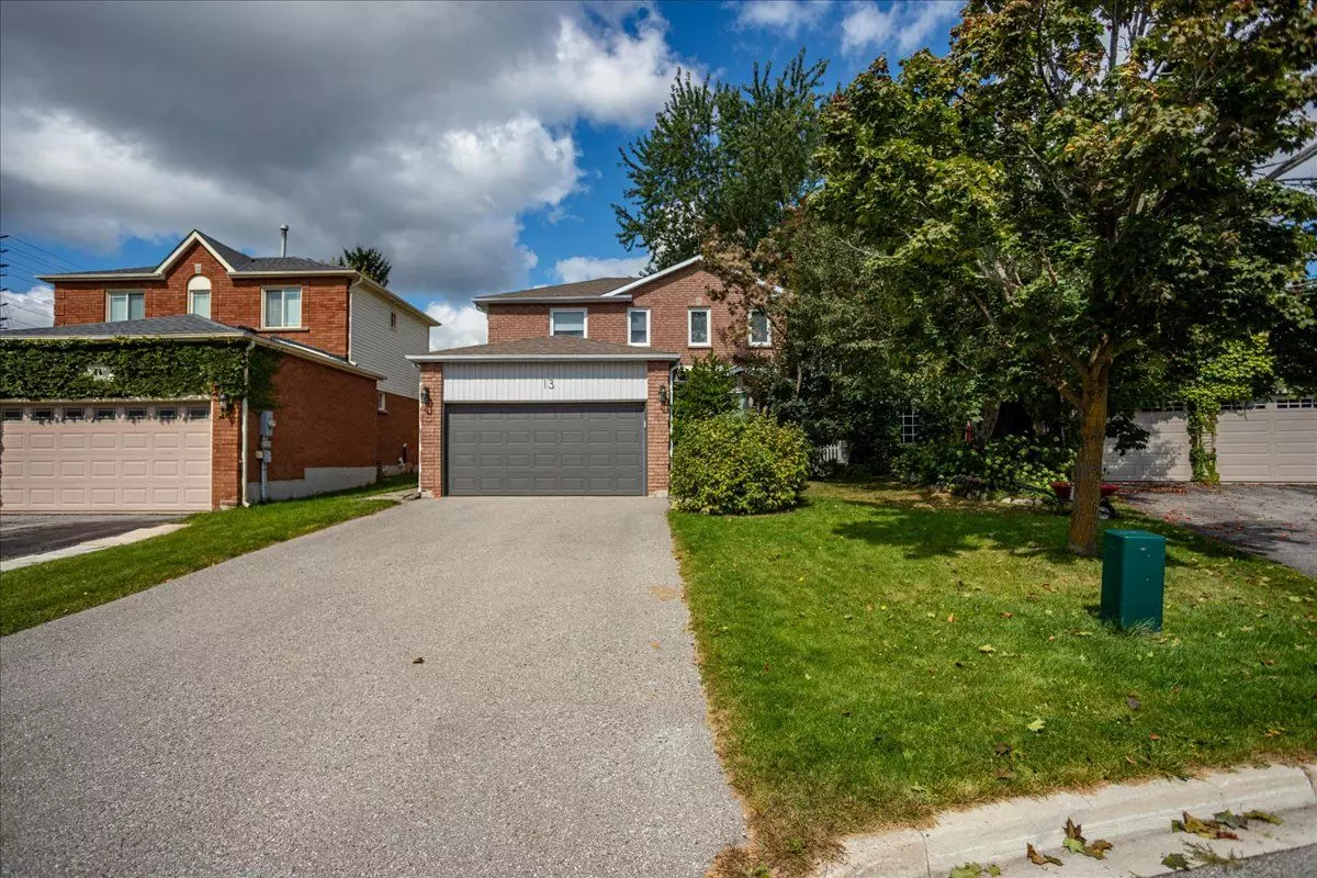 Barrie, ON L4N 7A4,13 Gordon CT