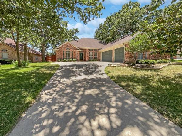 1332 Spinnaker Lane, Azle, TX 76020