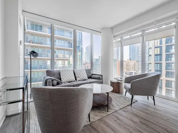 Toronto C10, ON M4P 0E3,99 Broadway AVE #1209