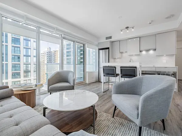 Toronto C10, ON M4P 0E3,99 Broadway AVE #1209