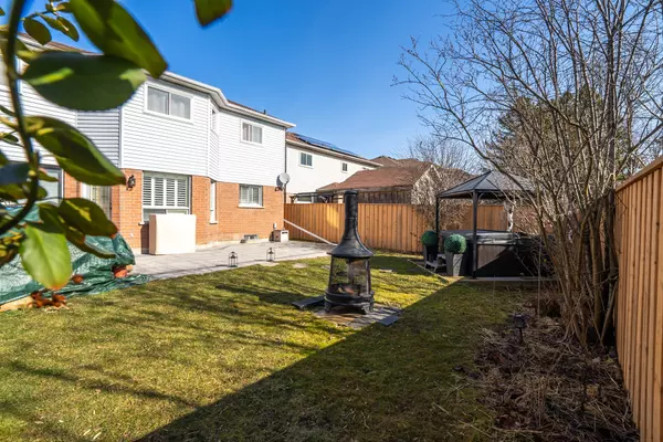 Oshawa, ON L1J 8N2,1061 Beaver Valley CRES